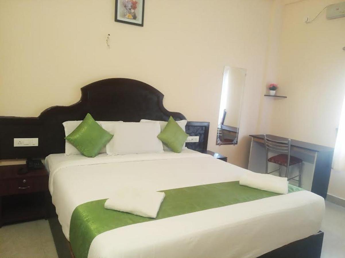 Ebenezer Plaza Hotel Nedumbassery Exterior photo
