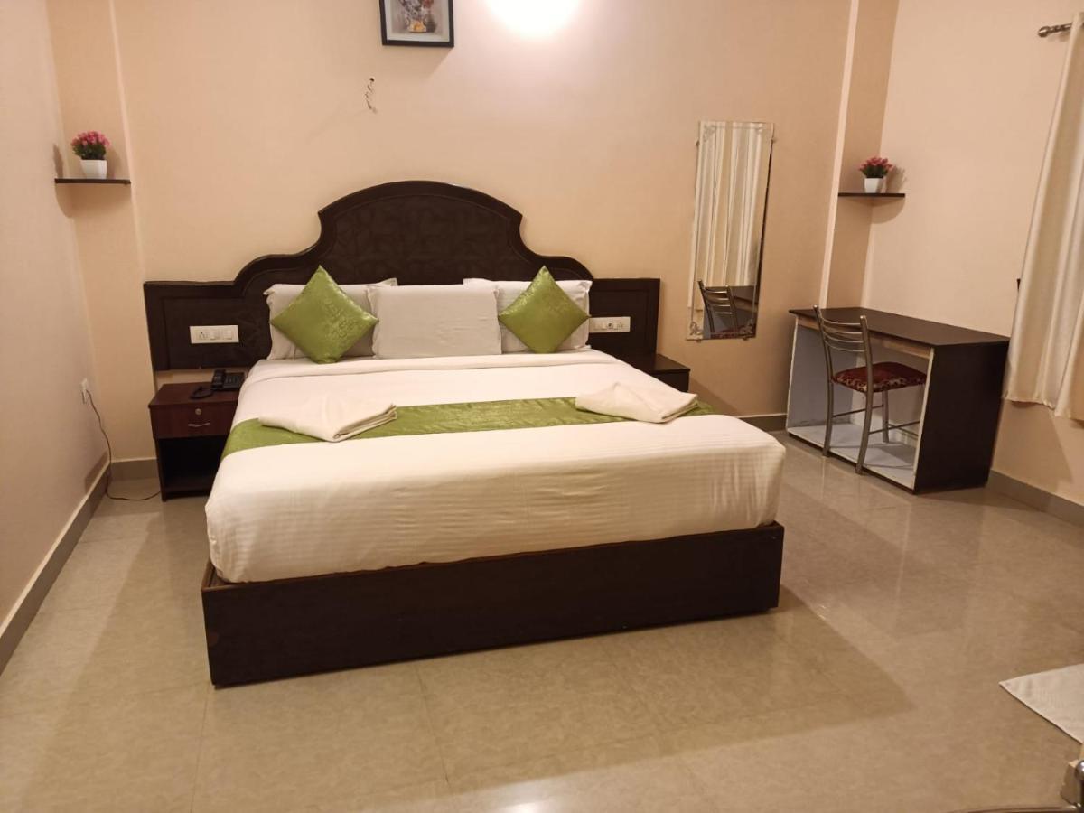 Ebenezer Plaza Hotel Nedumbassery Exterior photo