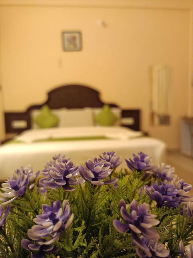 Ebenezer Plaza Hotel Nedumbassery Exterior photo