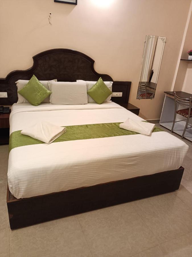 Ebenezer Plaza Hotel Nedumbassery Exterior photo