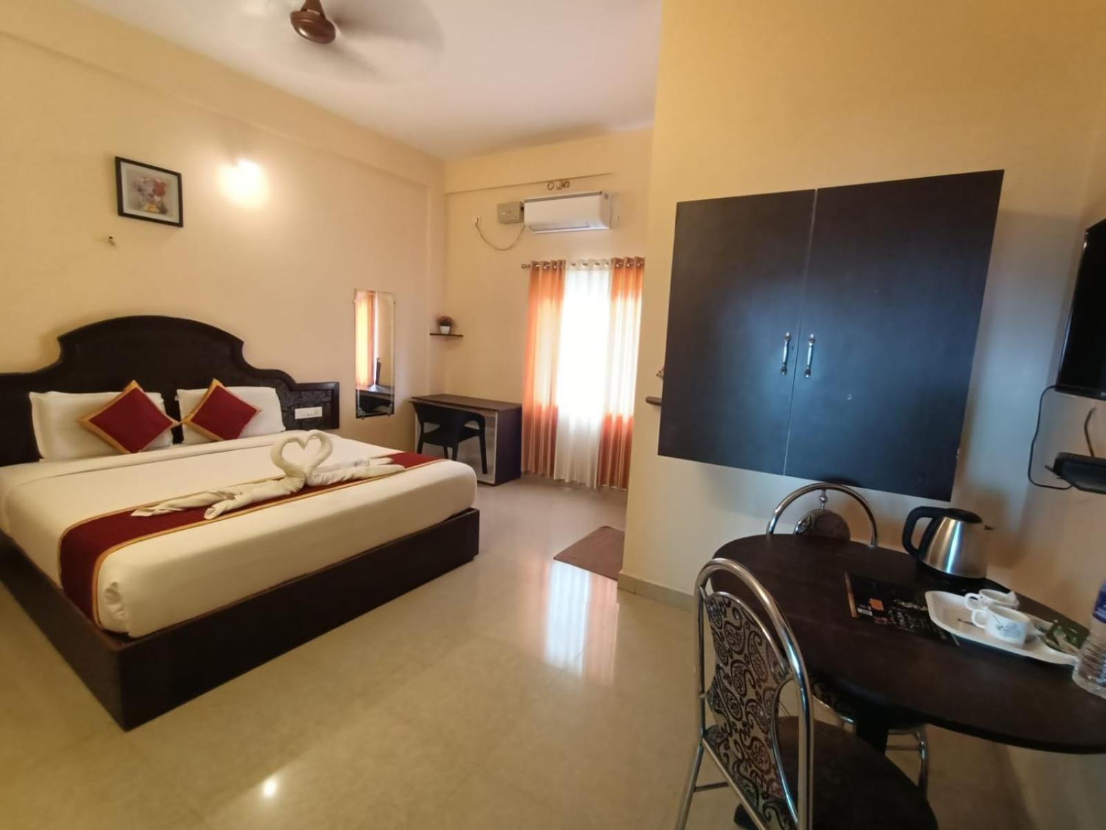 Ebenezer Plaza Hotel Nedumbassery Exterior photo