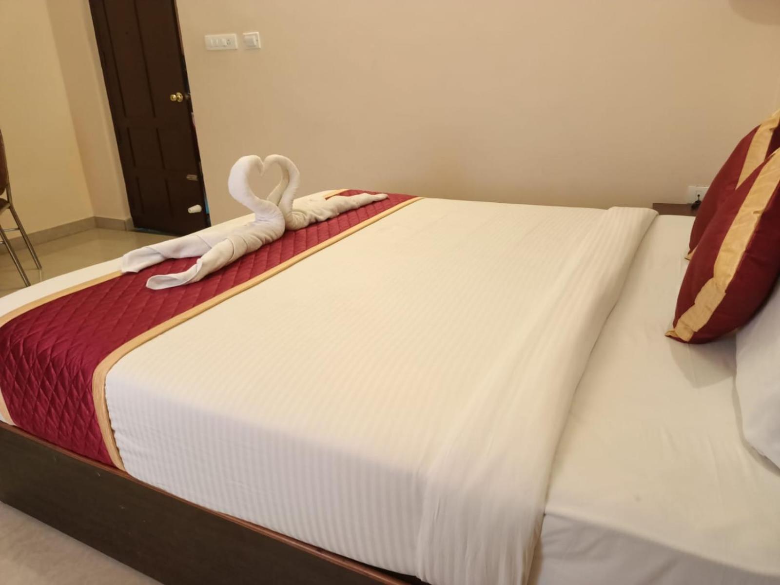 Ebenezer Plaza Hotel Nedumbassery Exterior photo