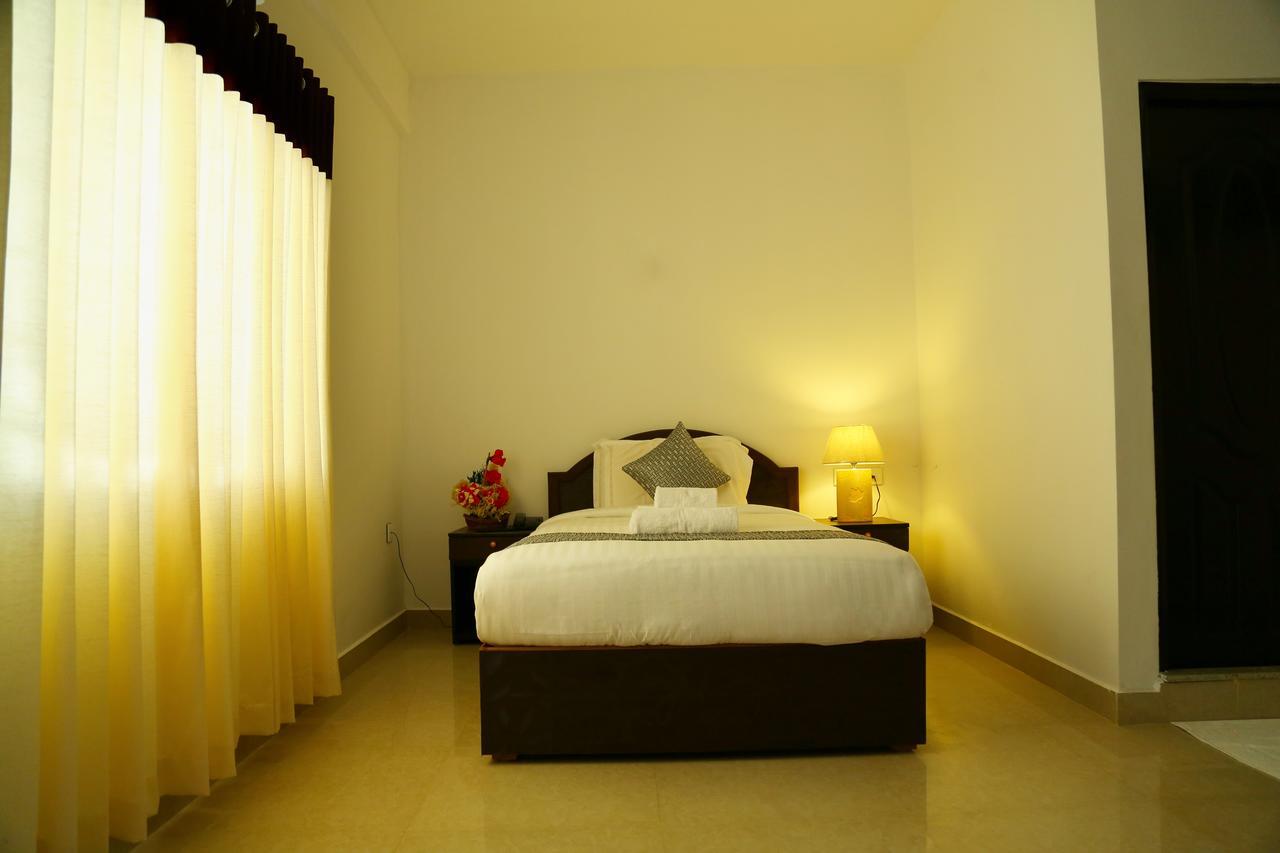Ebenezer Plaza Hotel Nedumbassery Exterior photo