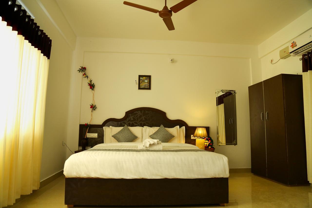 Ebenezer Plaza Hotel Nedumbassery Exterior photo
