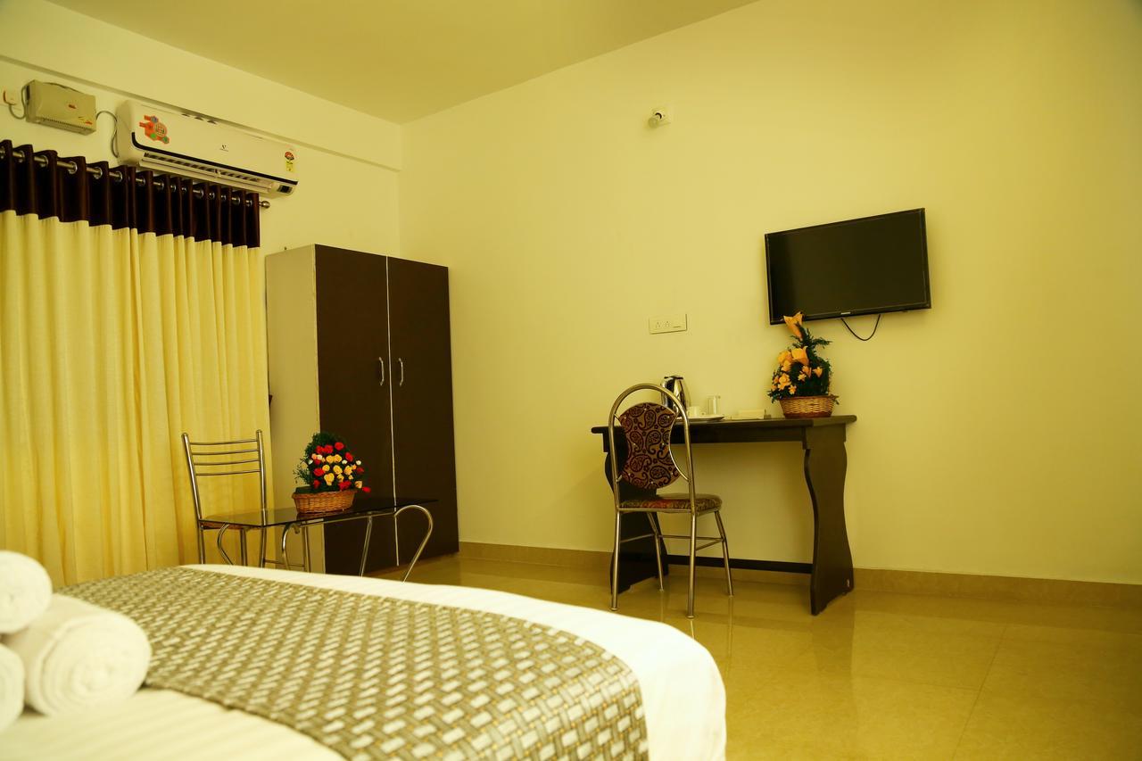Ebenezer Plaza Hotel Nedumbassery Exterior photo
