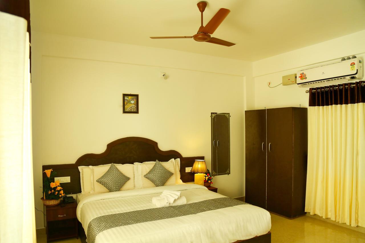 Ebenezer Plaza Hotel Nedumbassery Exterior photo