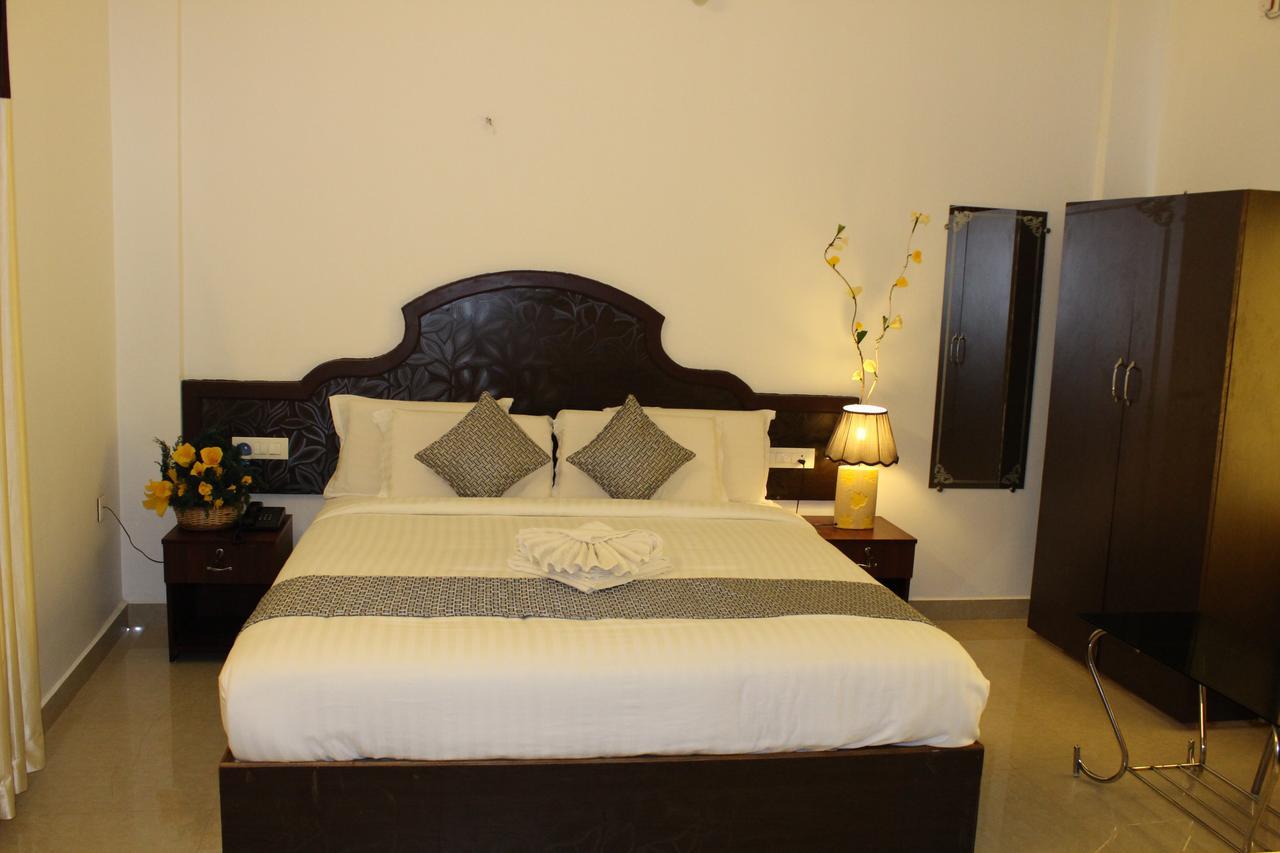 Ebenezer Plaza Hotel Nedumbassery Exterior photo