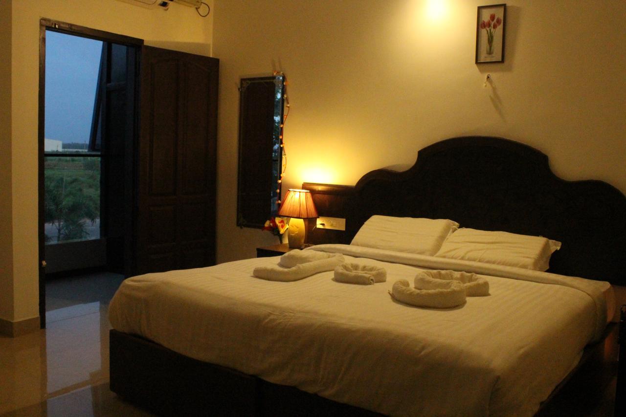 Ebenezer Plaza Hotel Nedumbassery Exterior photo