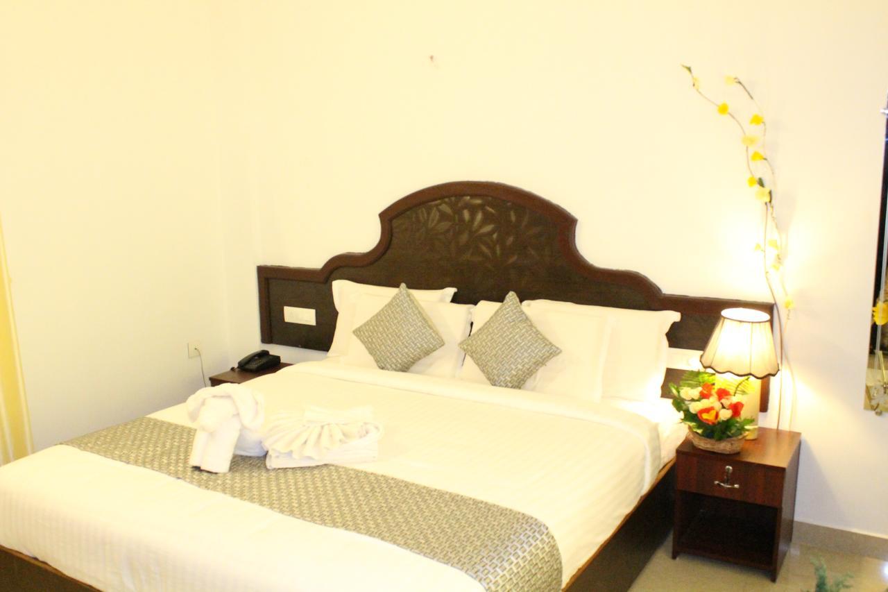 Ebenezer Plaza Hotel Nedumbassery Exterior photo