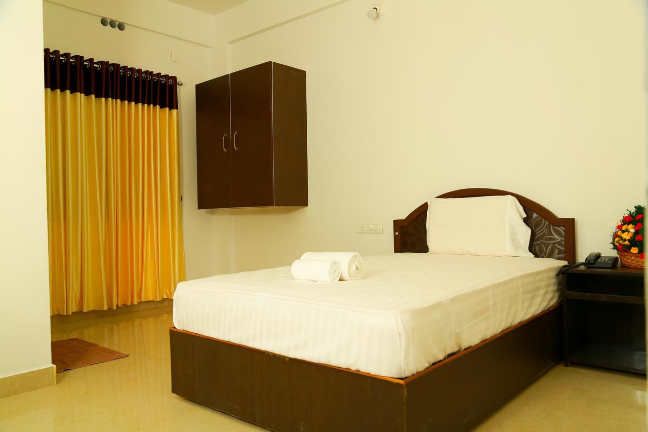 Ebenezer Plaza Hotel Nedumbassery Exterior photo
