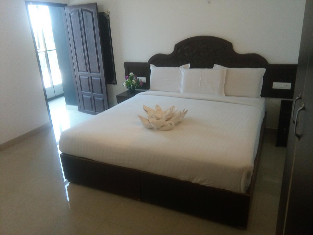 Ebenezer Plaza Hotel Nedumbassery Exterior photo