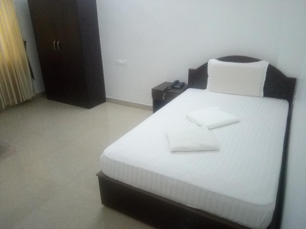 Ebenezer Plaza Hotel Nedumbassery Exterior photo
