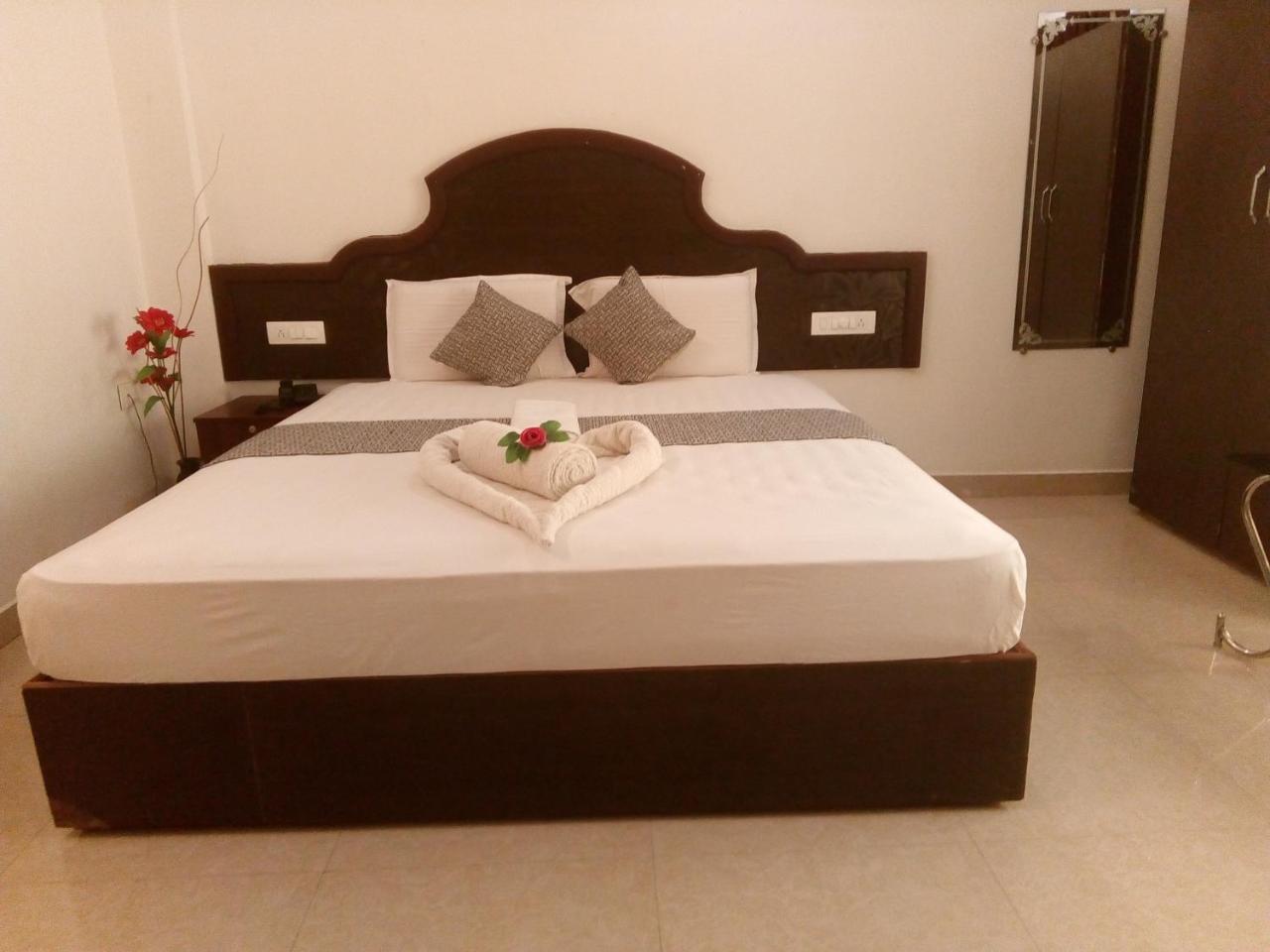 Ebenezer Plaza Hotel Nedumbassery Exterior photo
