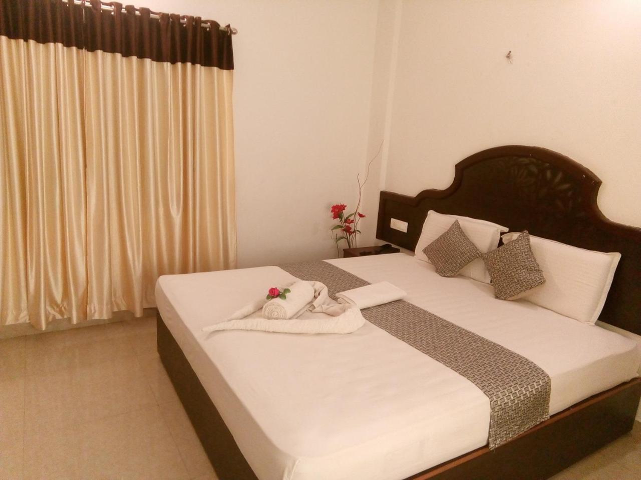Ebenezer Plaza Hotel Nedumbassery Exterior photo